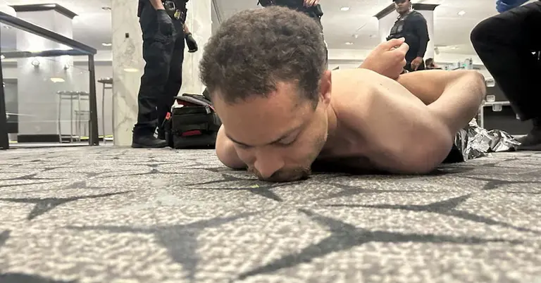 আইন প্রয়োগকারীদের আটক সন্দেহভাজন ব্যক্তি